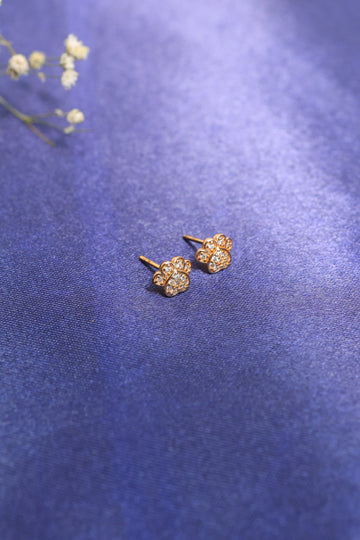 Paw studs