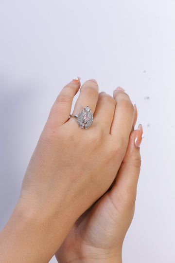 Prism Ring – A Spark of Soft Elegance