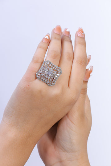 Queen Ring – Reign in Radiance