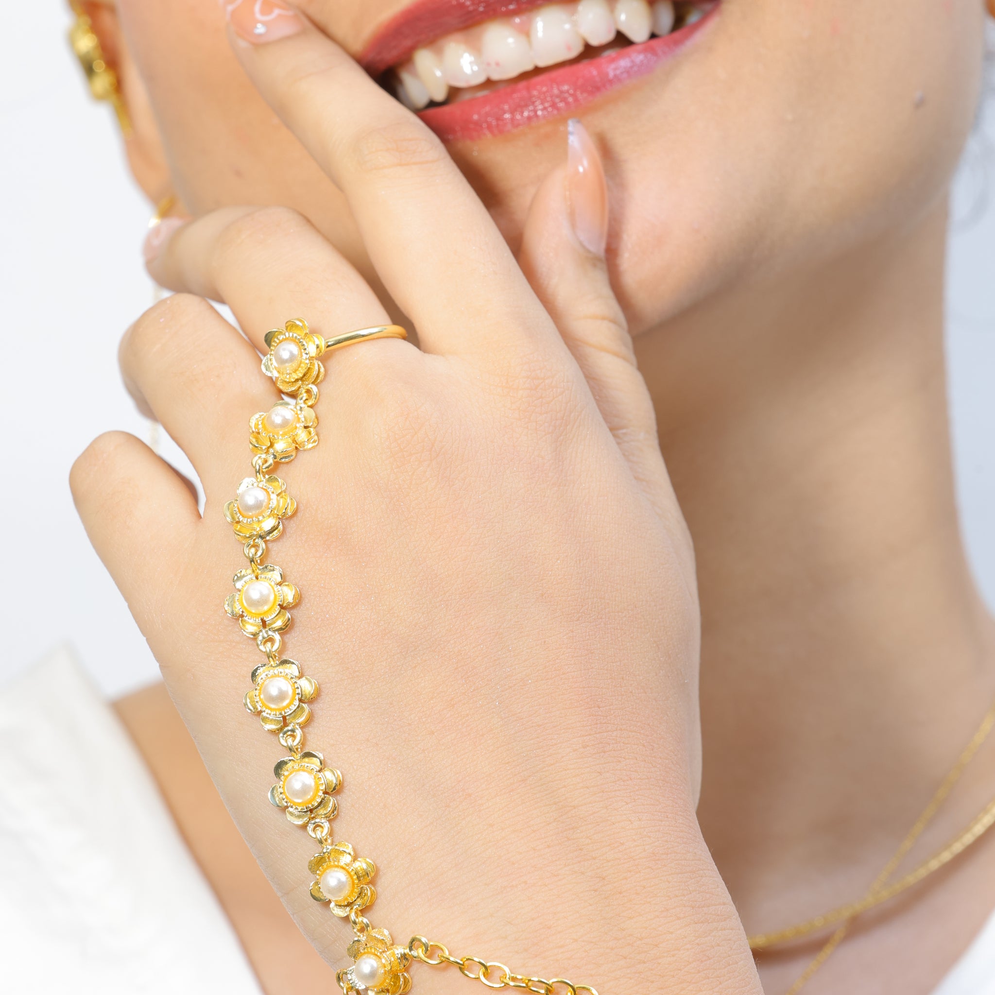 Nargis Pearl Flower Haathphool