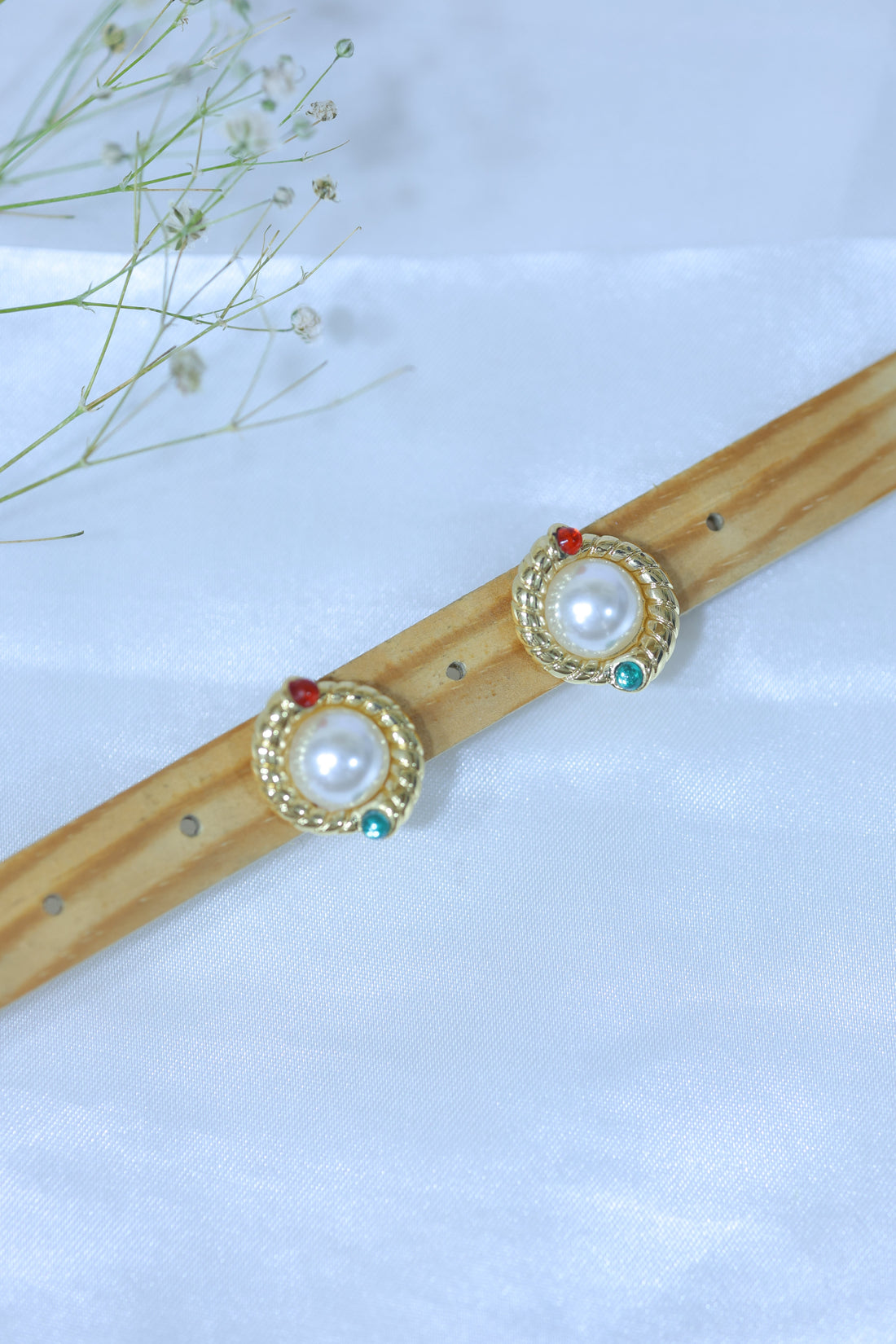Minimalist Pearl studs