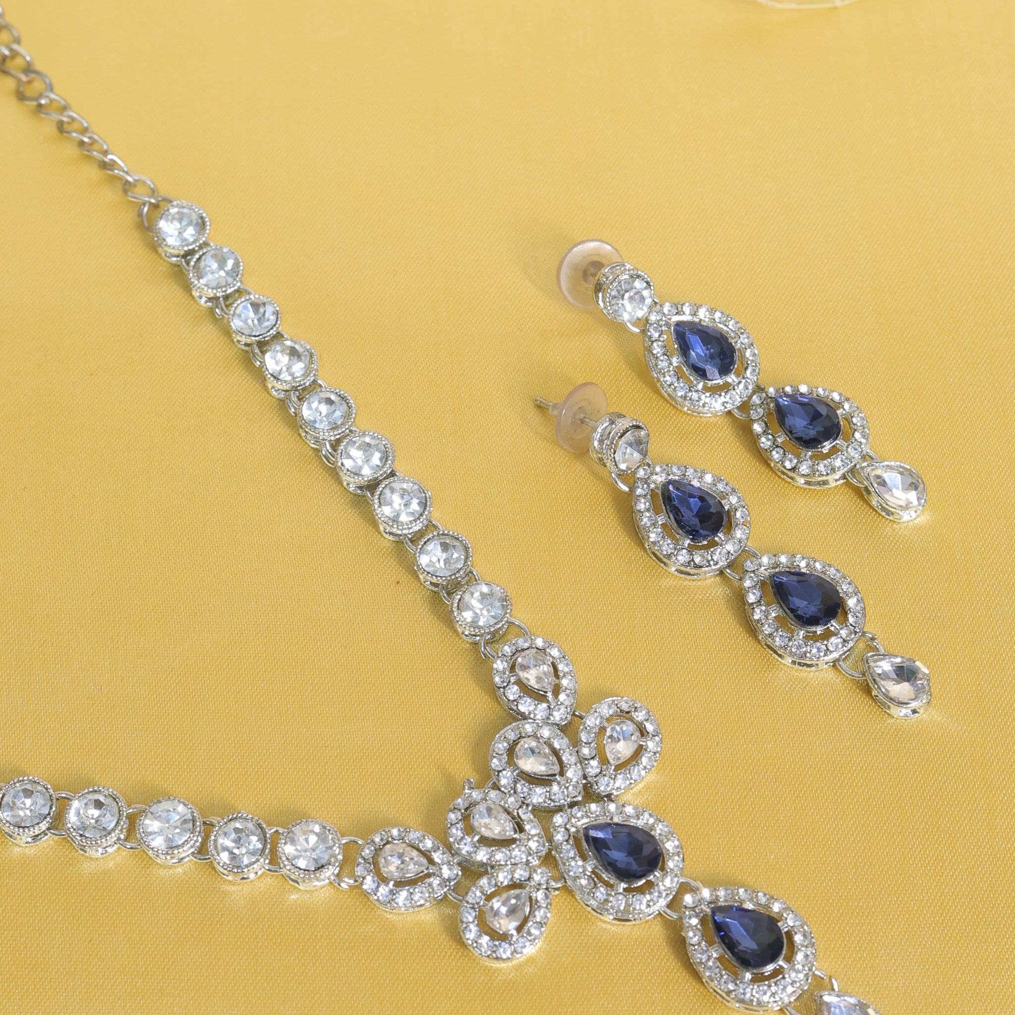 Sharvari Necklace