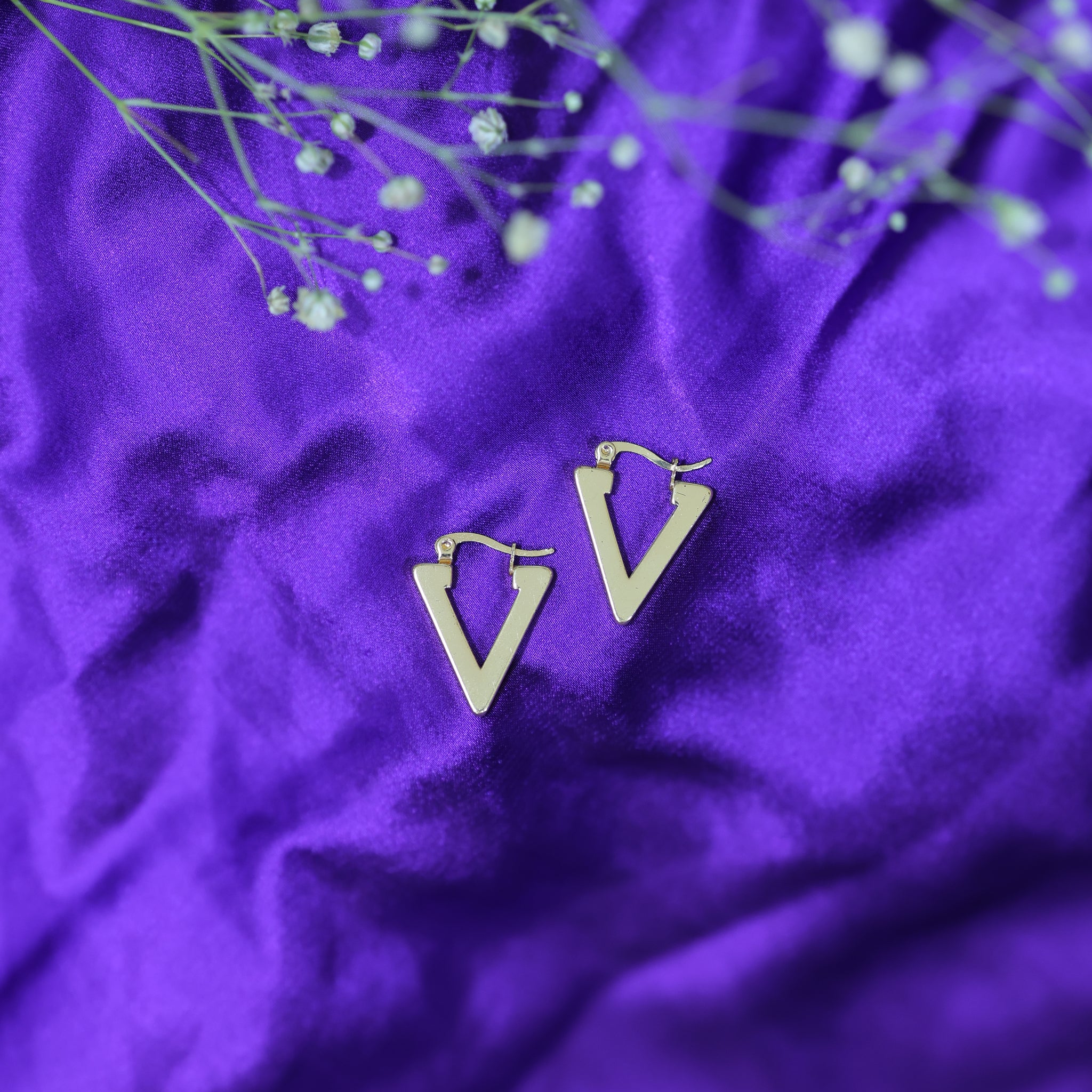 V shaped hoops