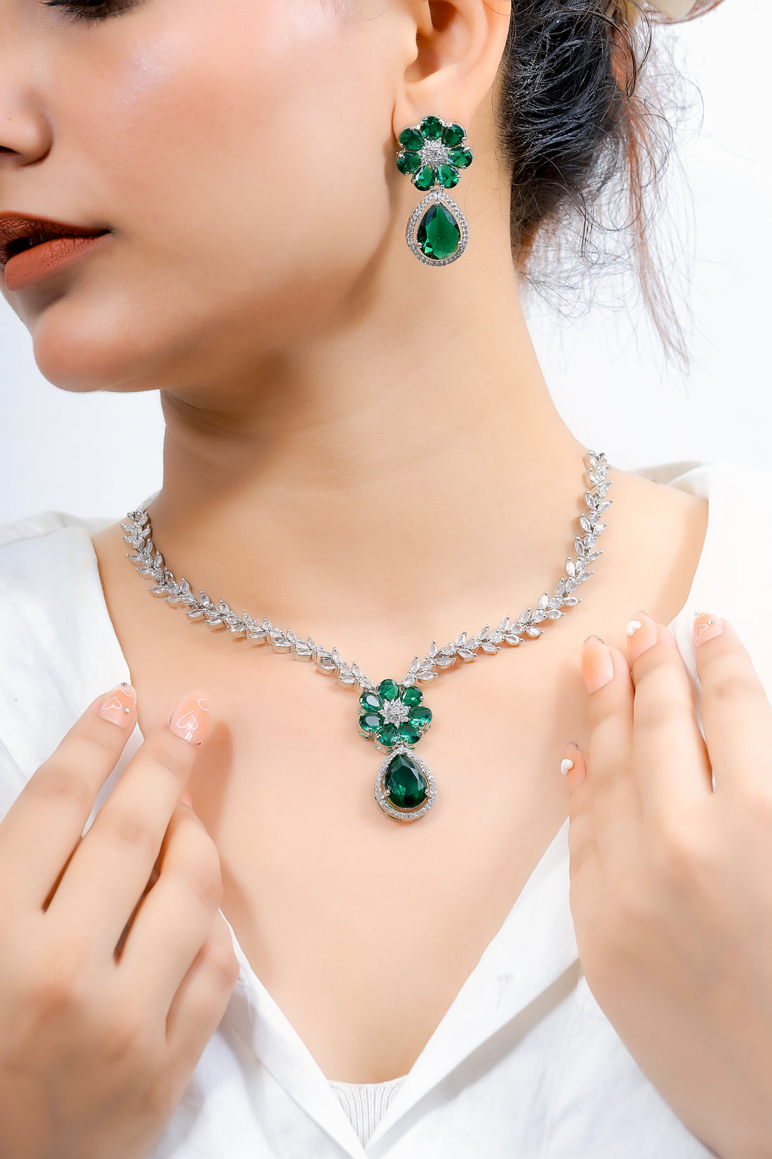Florvina Emerald Bloom Necklace Set