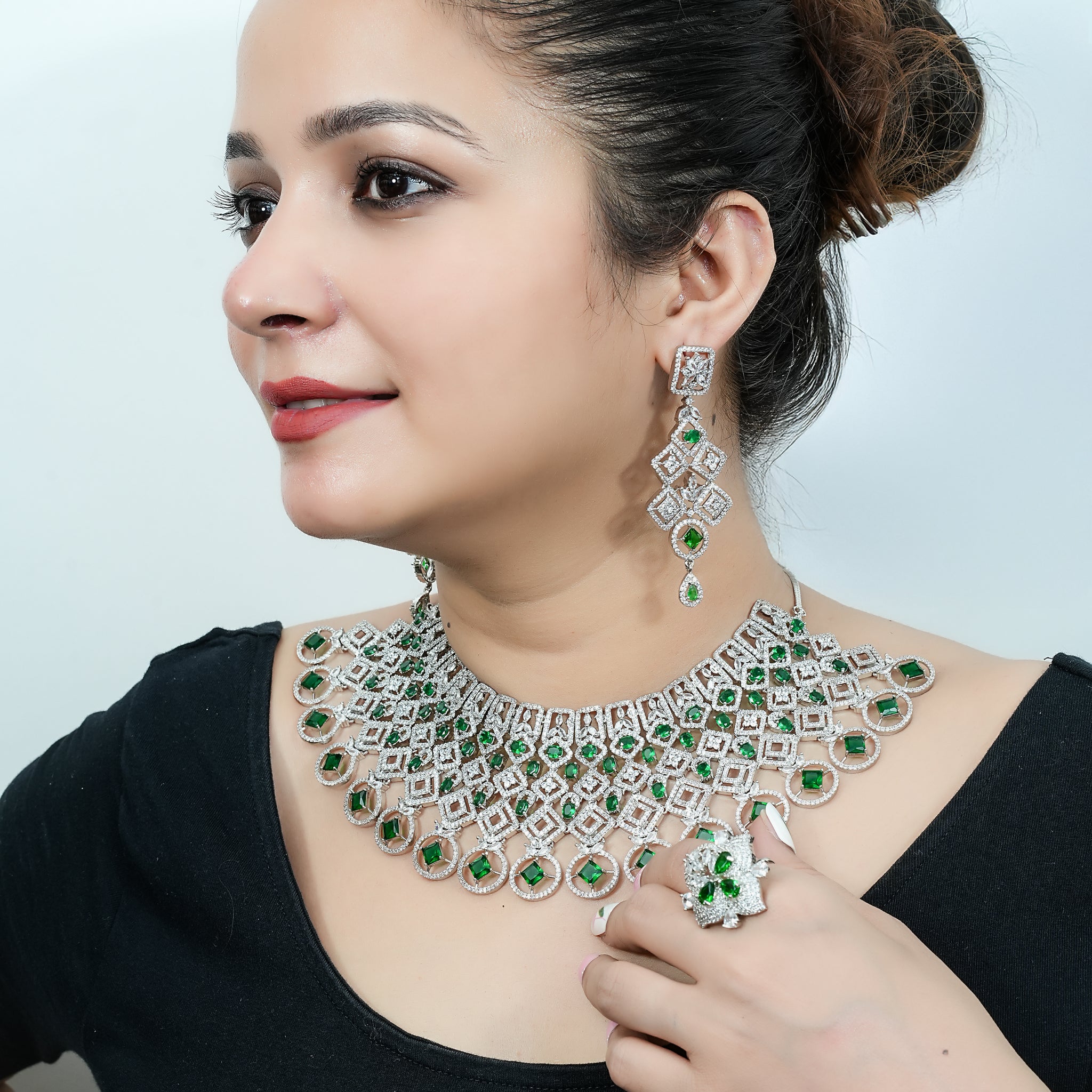 Kiara – Enchanted Emerald Jewelry Set