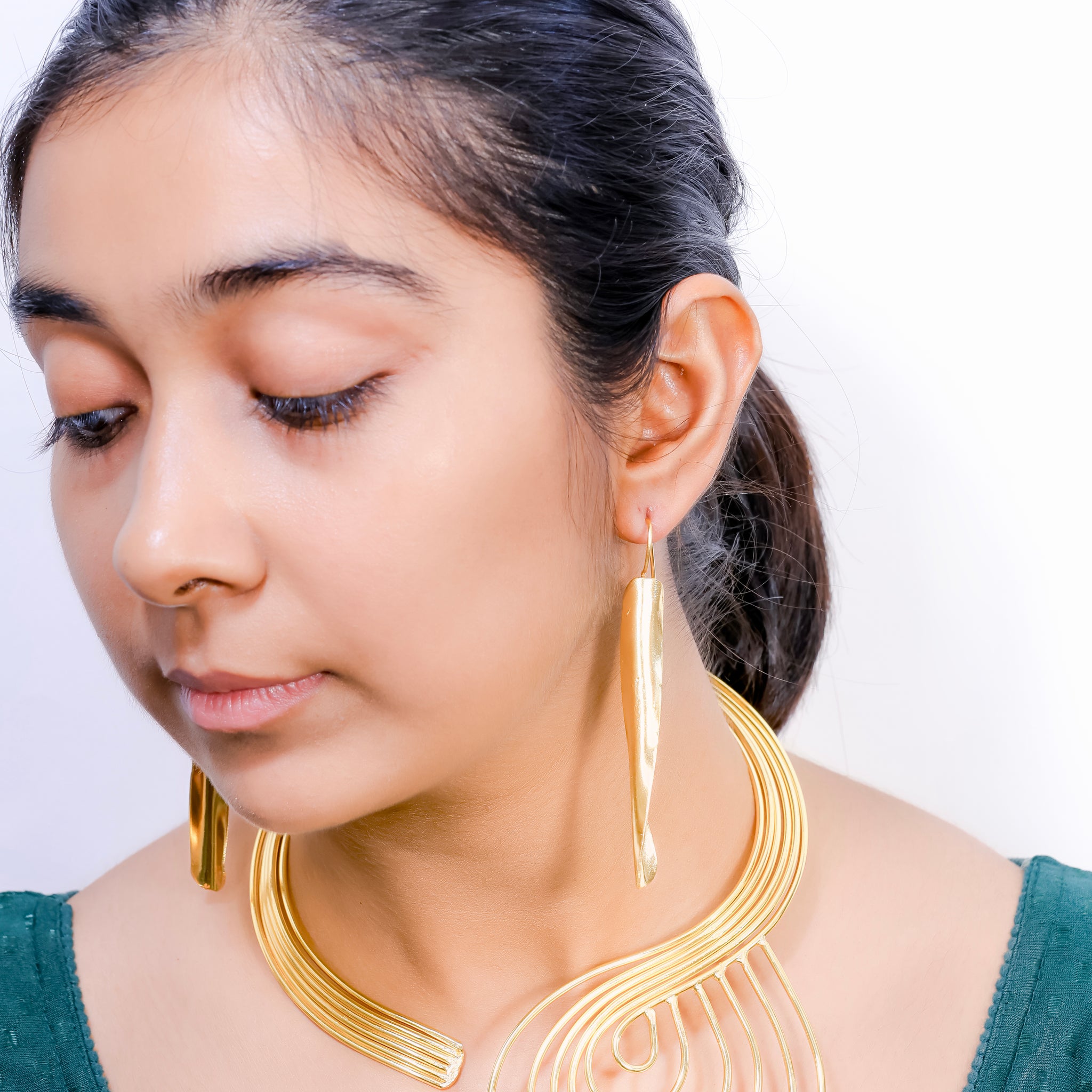 Nehel Sculpted Spiral Neckpiece Set