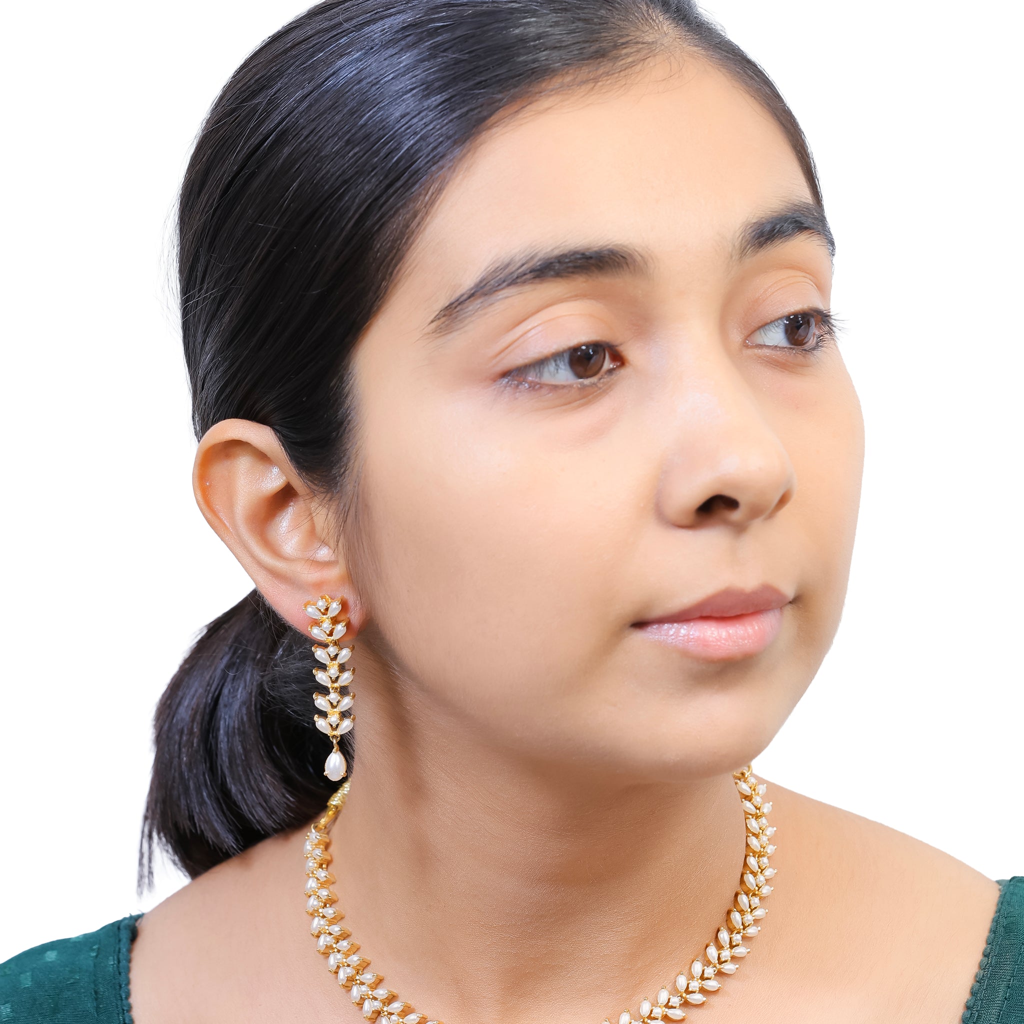 Taara Jadau Look Necklace Set