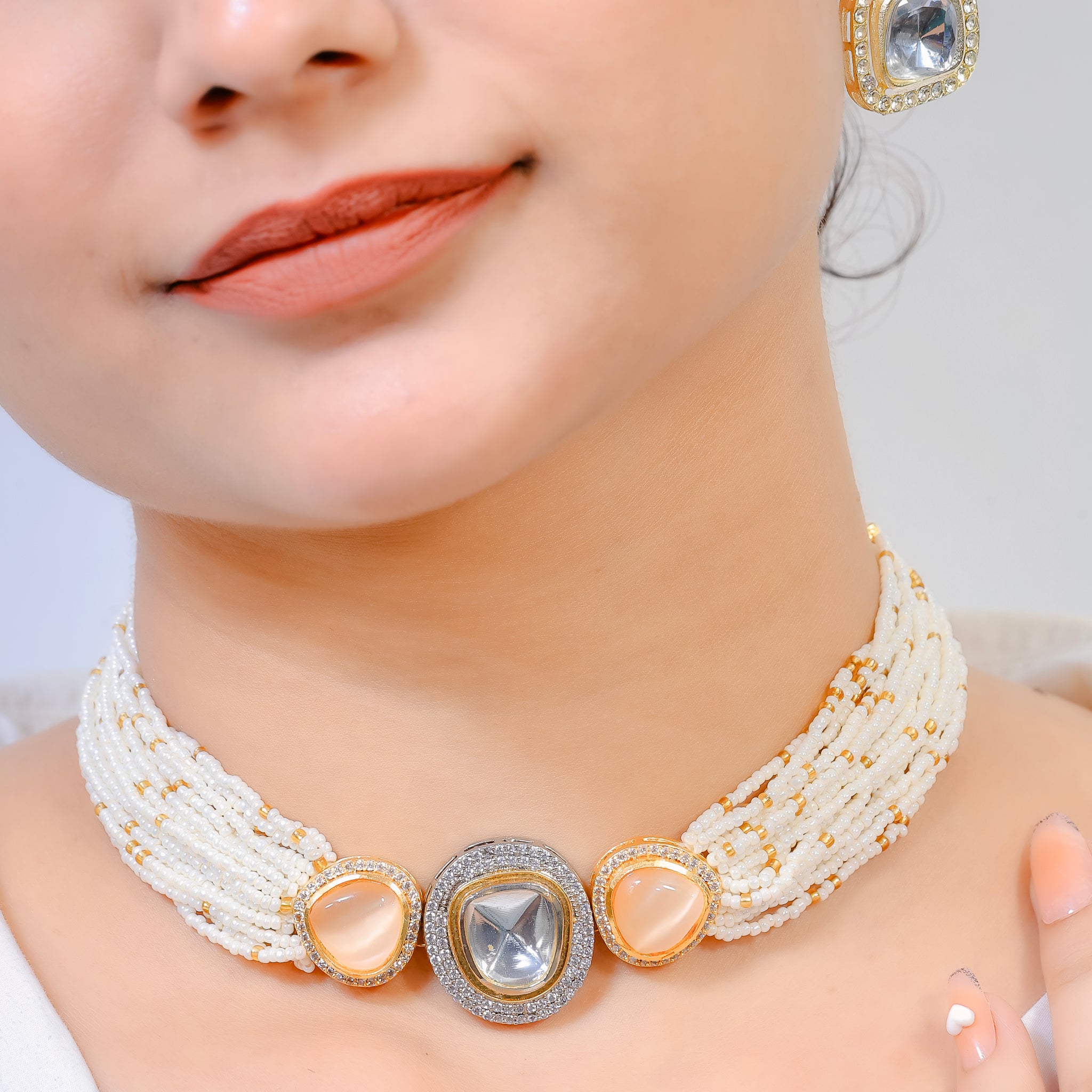 Virelle White Bead Choker Set