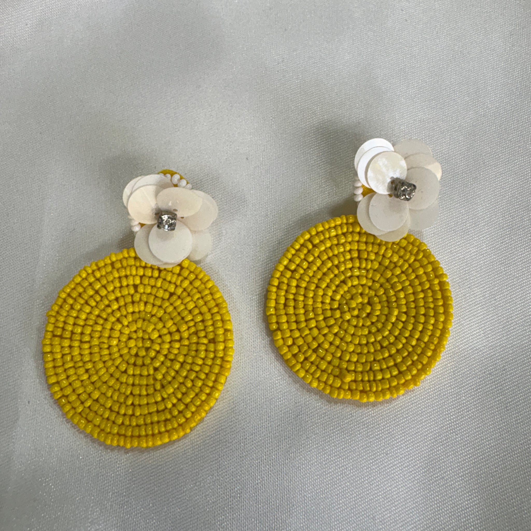 Bloom & Bead – Yellow Circle Floral Earrings